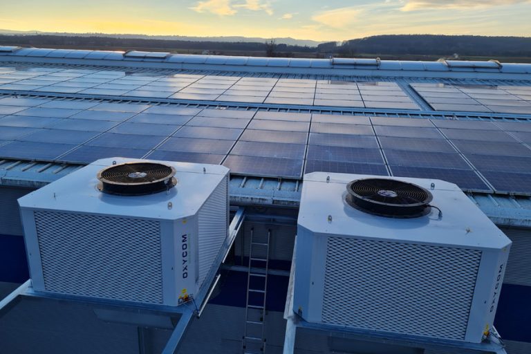 AIRnorm DAYCOOL Kühleinheiten auf Hallendach – adiabate Hallenkühlung und Zonenkühlung für Produktions- und Lagerhallen in Süddeutschland